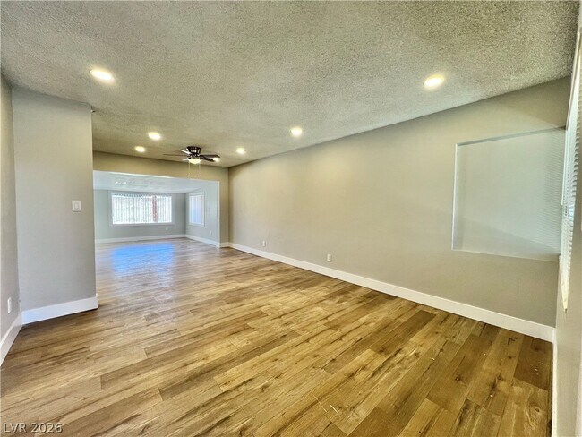 Building Photo - 2017 Bracken Ave