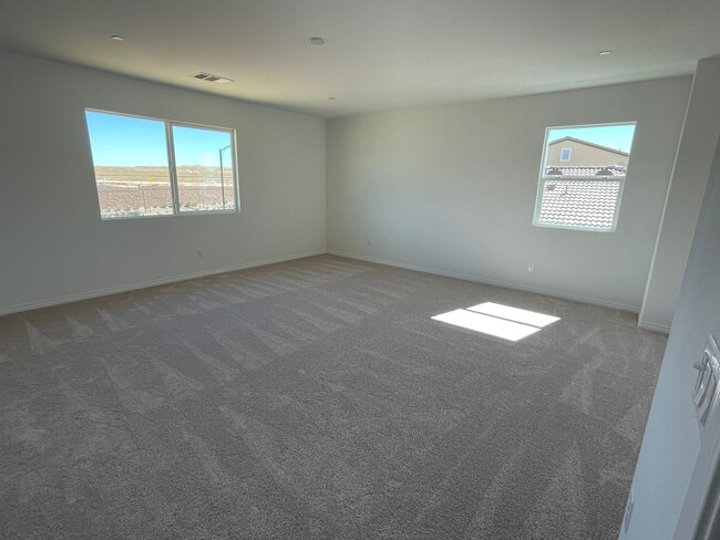 Building Photo - Newly Built 5 Bedroom in Beaumont