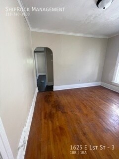 Foto del edificio - 1625 E 1st St