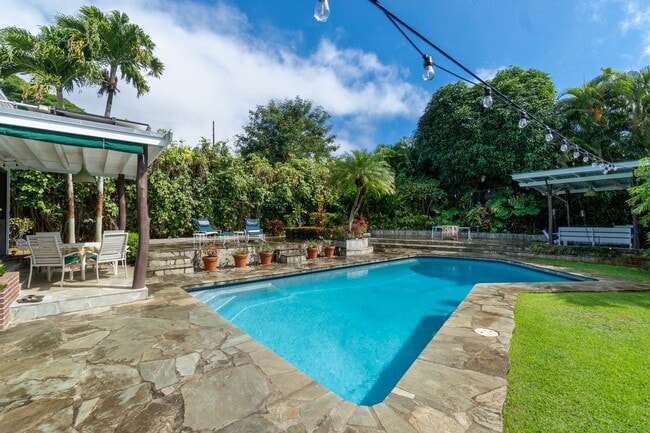 Building Photo - Beautiful Historic Partially-Furnished Hom...