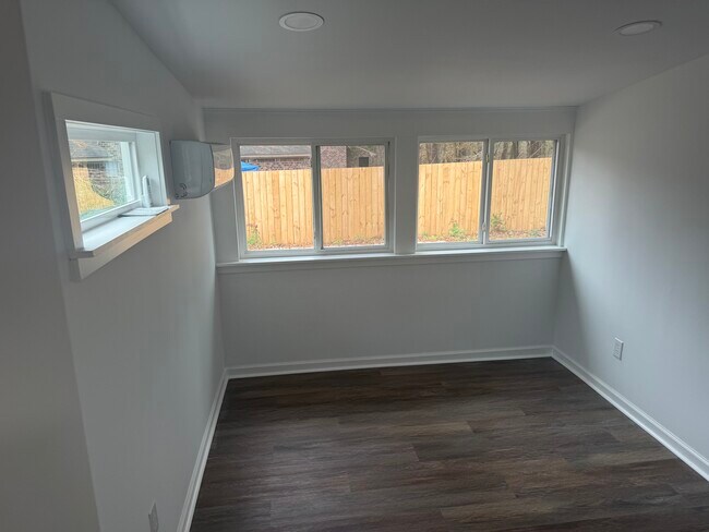 Foto del edificio - 244 Luden Dr