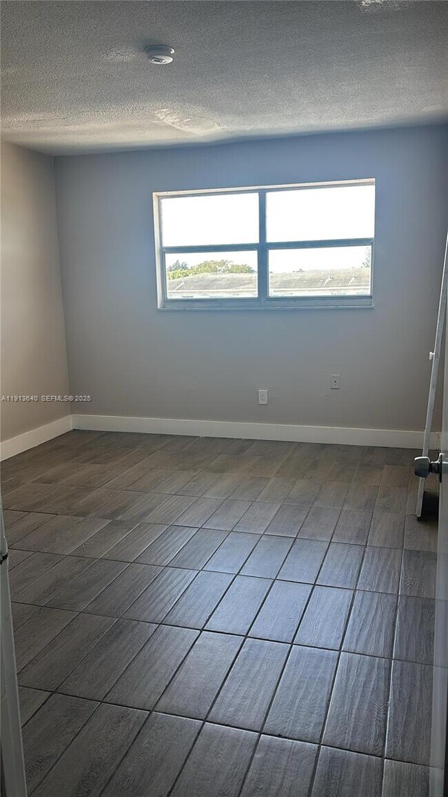 Foto del edificio - 13725 NE 6th Ave