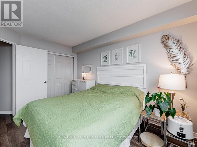 Bedroom - 711 Rossland Rd E
