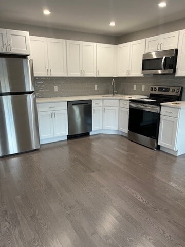 Building Photo - 328 Bank St