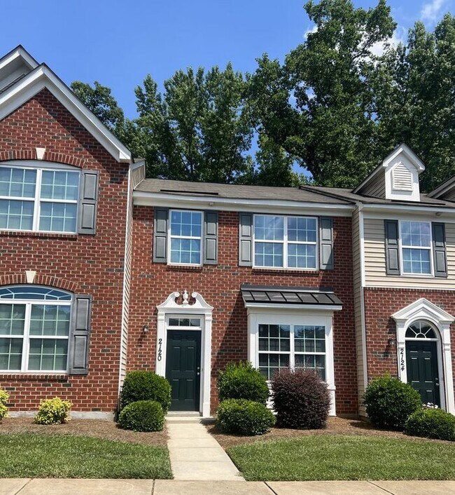 Building Photo - Beautiful 3 Bedroom 2.5 Bath Townhome in G...