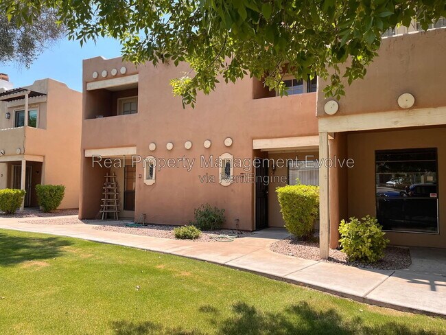 Foto del edificio - 1425 E Desert Cove Ave