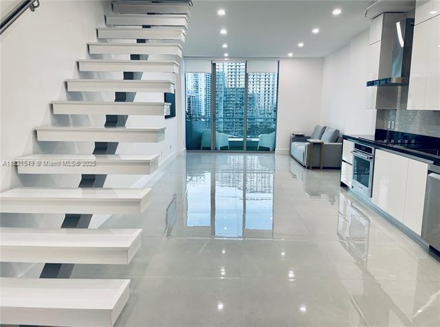 Foto principal - 690 SW 1st Ct