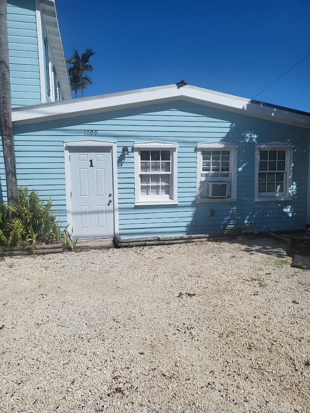Primary Photo - 1209 William St