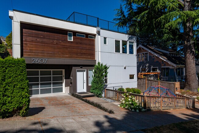 Building Photo - 2607 2nd Ave N