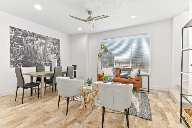 Building Photo - 1812 W Irini Ln