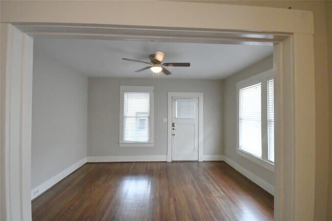 Building Photo - 946 Pecore St