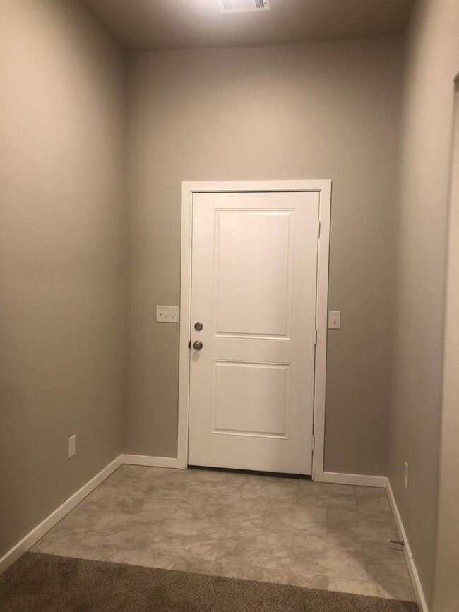 Building Photo - Brand New Home in Hertiage Hills 3/2/2