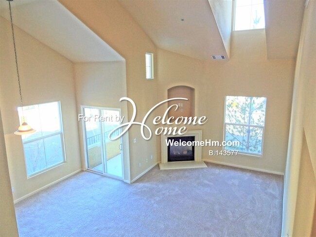 Building Photo - Spacious Triana North Townhome