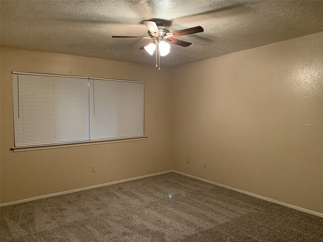 Foto del edificio - 2306 Doverglen Dr