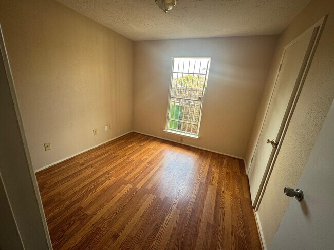 Foto del edificio - 16625 Gold Ridge Ln