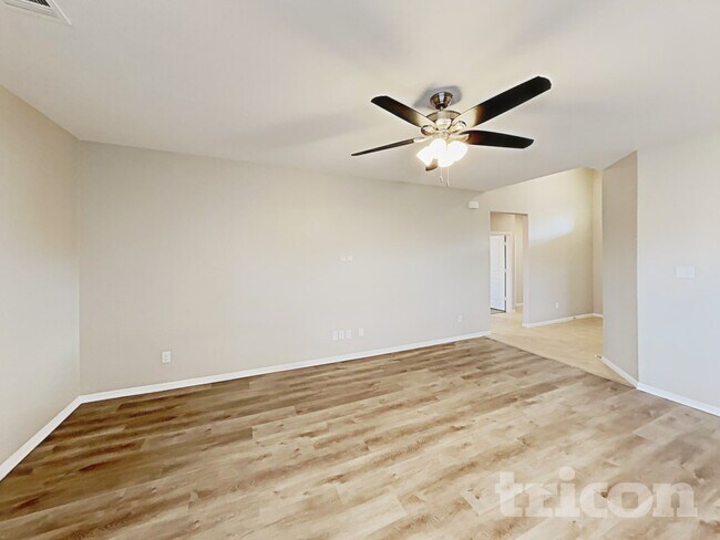 Building Photo - 304 Foxhunter St