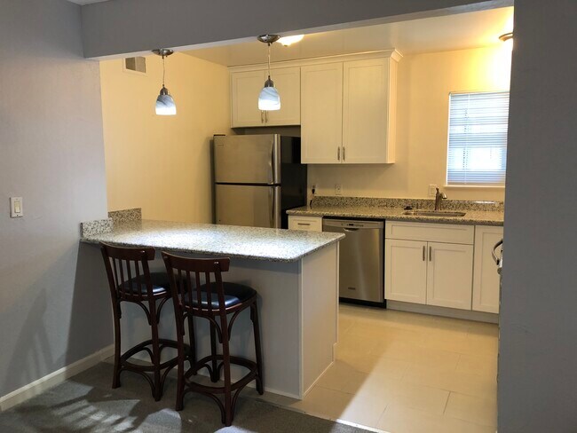 Foto del edificio - 825 Live Oak Ave