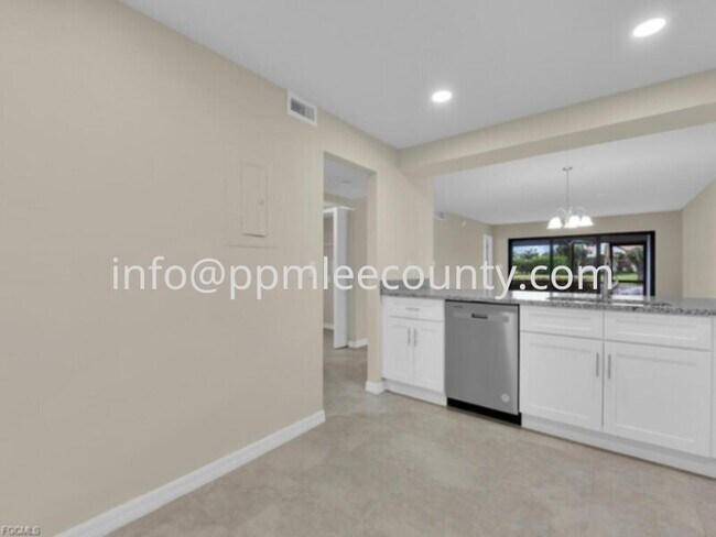 Building Photo - Completely renovated first floor 2 bedroom 2 bath condo in the wonderful community of Partridge Plac