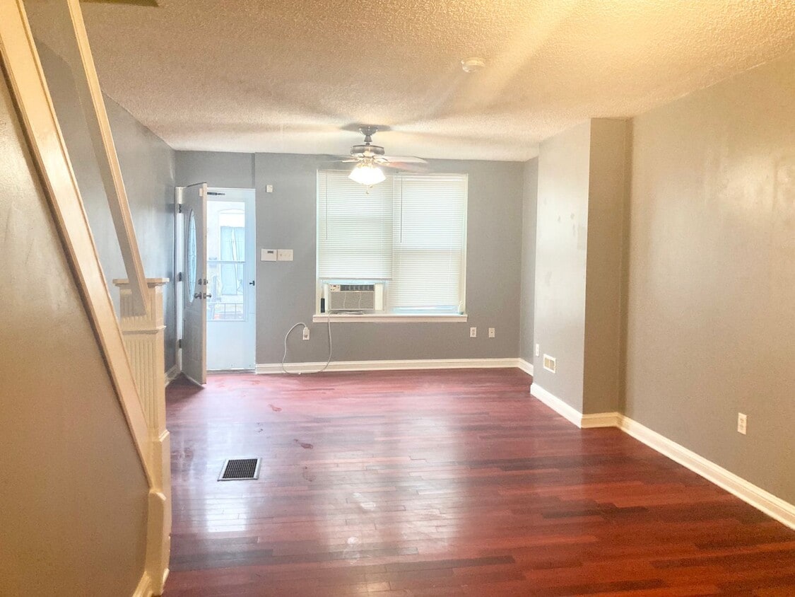 Updated 3-Bedroom in Grays Ferry - Updated 3-Bedroom in Grays Ferry