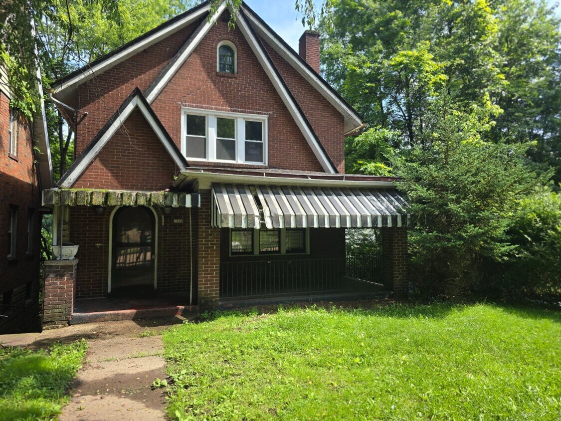 3 Bedroom House with Beautiful Front Porch... - 3 Bedroom House with Beautiful Front Porch...