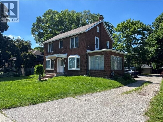Building Photo - 688 Colborne St