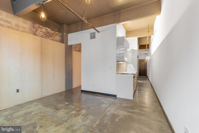 Building Photo - 1701 Tulip St