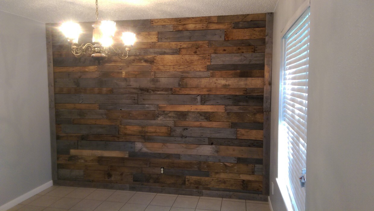 feature wall in dining room - 1405 E Catherine Cir