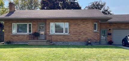 Building Photo - 11 Parkwood Dr