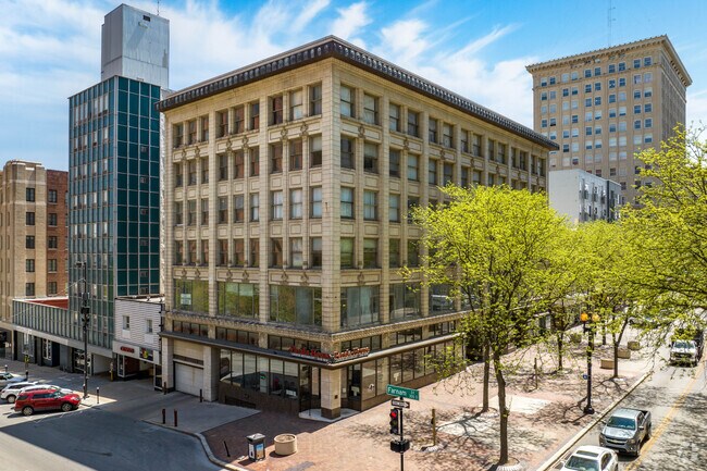 Building Photo - Securities Downtown