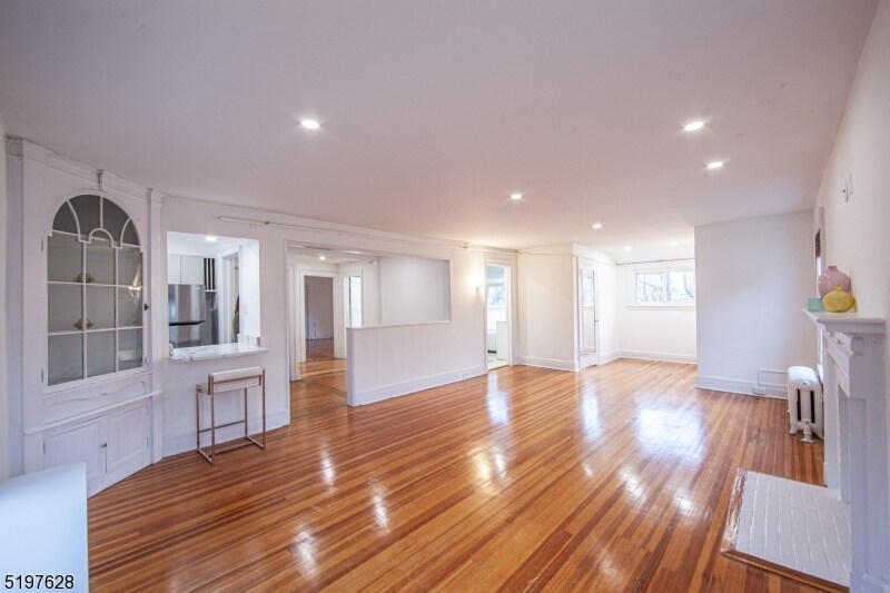 Primary Photo - 395 Claremont Ave