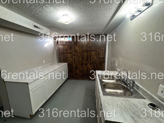 Building Photo - 1201 Hoch