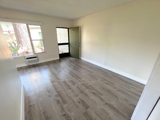 Building Photo - 146 S Princeton Ave