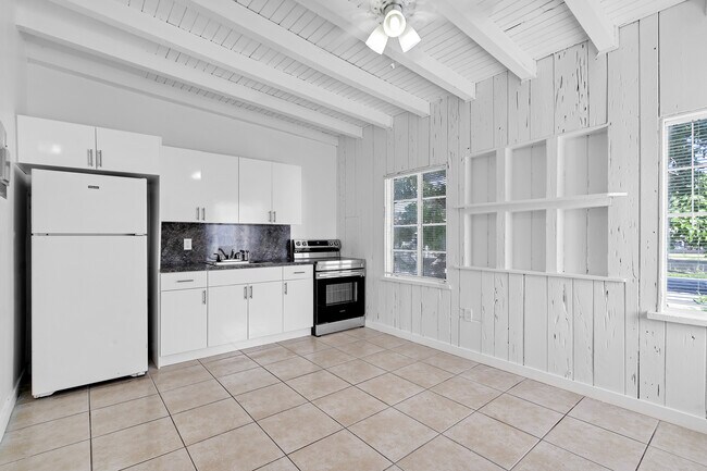 Building Photo - 528 NE 78th St