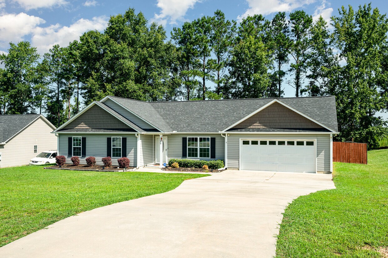 Foto principal - 3200 Silver Fox Cir