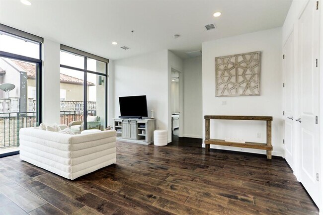Foto del edificio - 4820 Caroline St