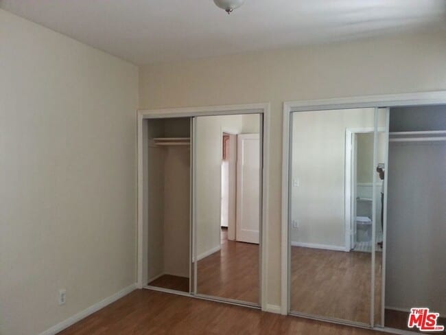 Building Photo - 615 N Rossmore Ave
