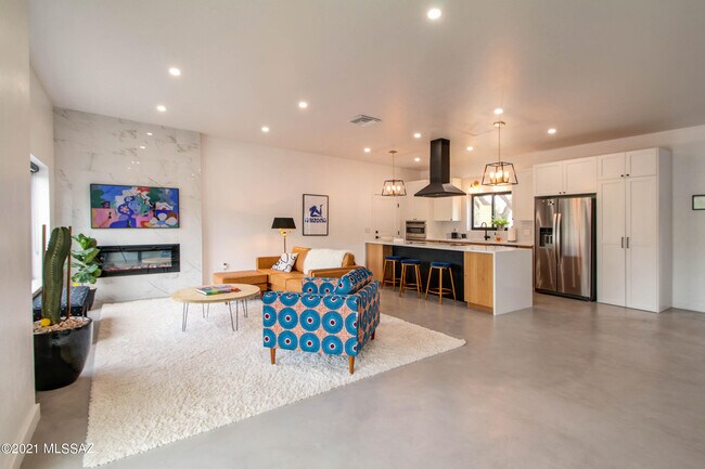 Foto del edificio - 8250 E Rockgate Rd