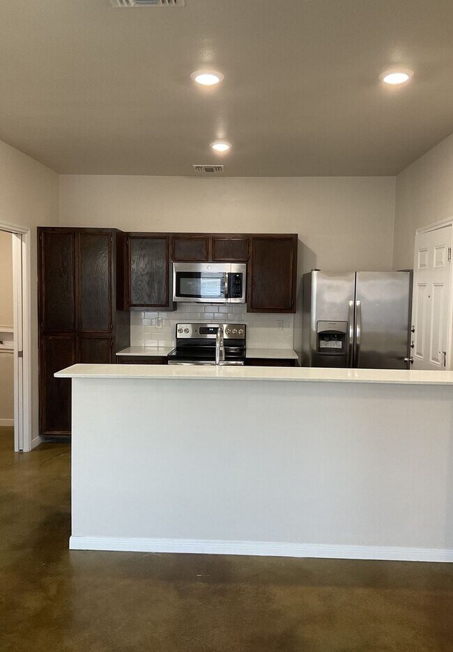 Foto del edificio - COMING SOON!