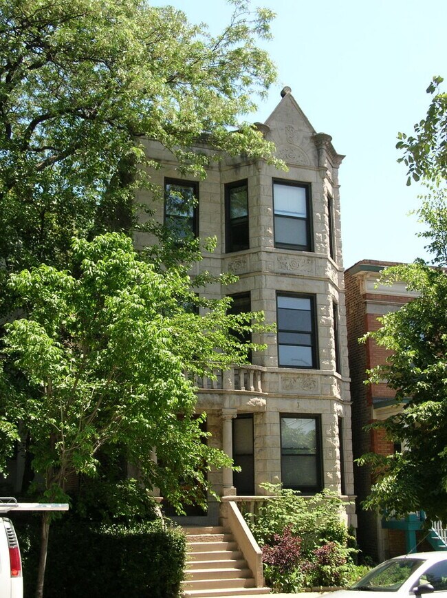 Main Entrance - 2217 N Magnolia Ave Apartments