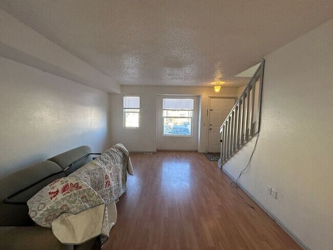 Foto del edificio - $250 ADMIN  FEE   WAIVED!! Lovely 2-Bedroo...