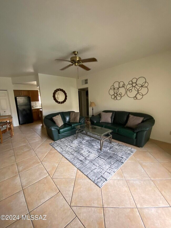 Foto del edificio - 5500 N Valley View Rd