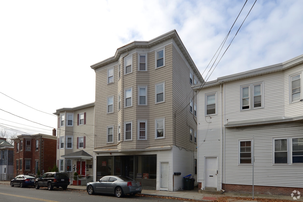 Building Photo - 528 Charles St