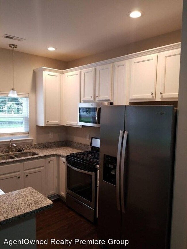 Building Photo - 3 br, 2 bath House - 140 W Broad Street  U...