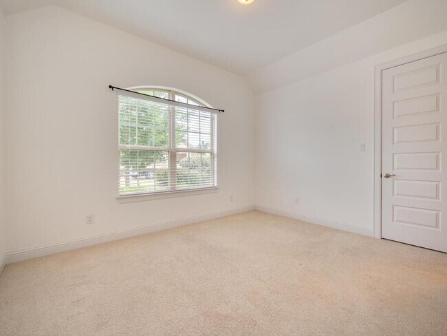 Building Photo - 220 Oxbow Cove