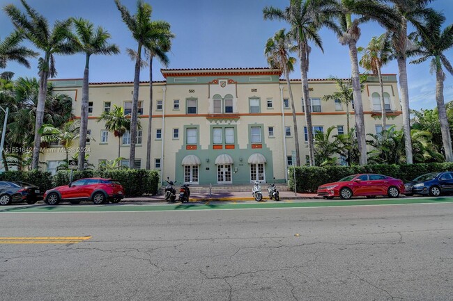 Building Photo - 900 16th St