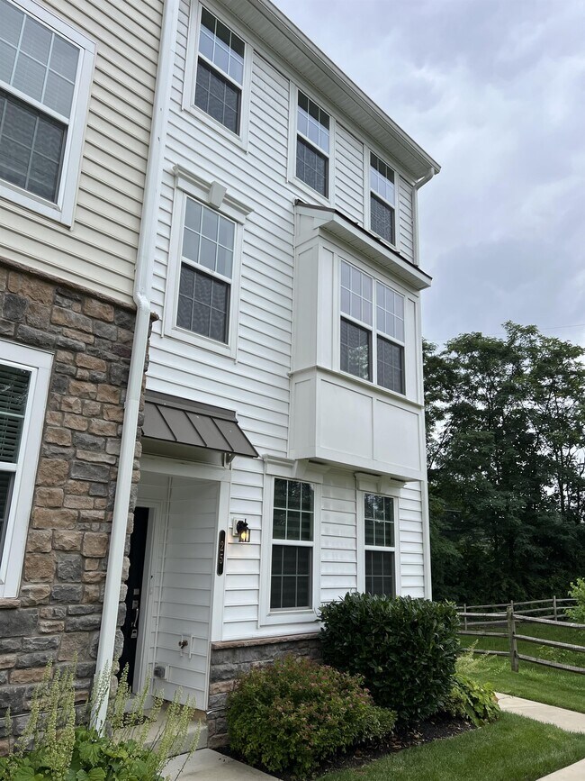 Photo - 25 Jessop Ln Townhome