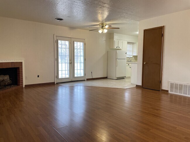 Building Photo - 1004 Carlisle Cir