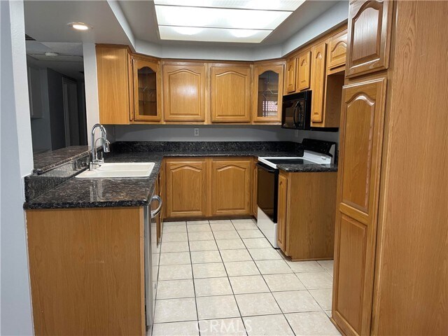 Building Photo - 75 Carriage Way