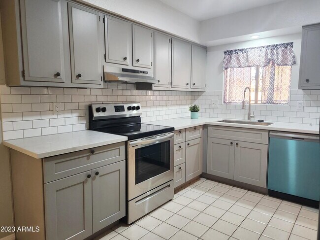 Foto del edificio - 1805 W Dixon Cir
