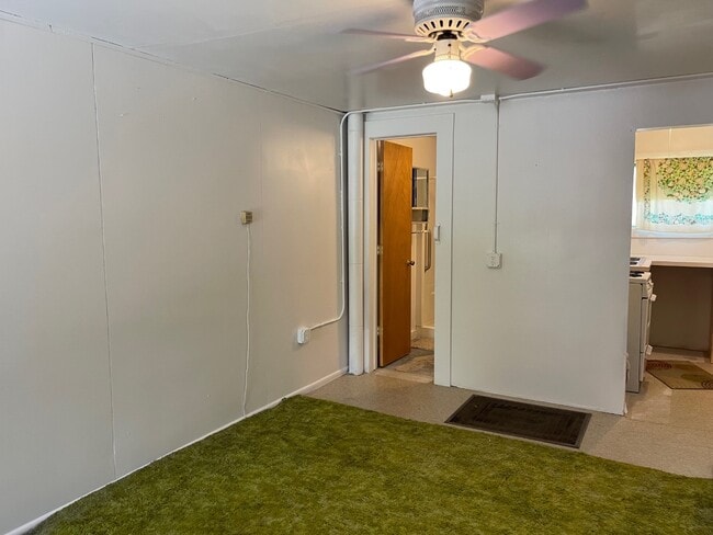 Building Photo - 130 E Broadway St